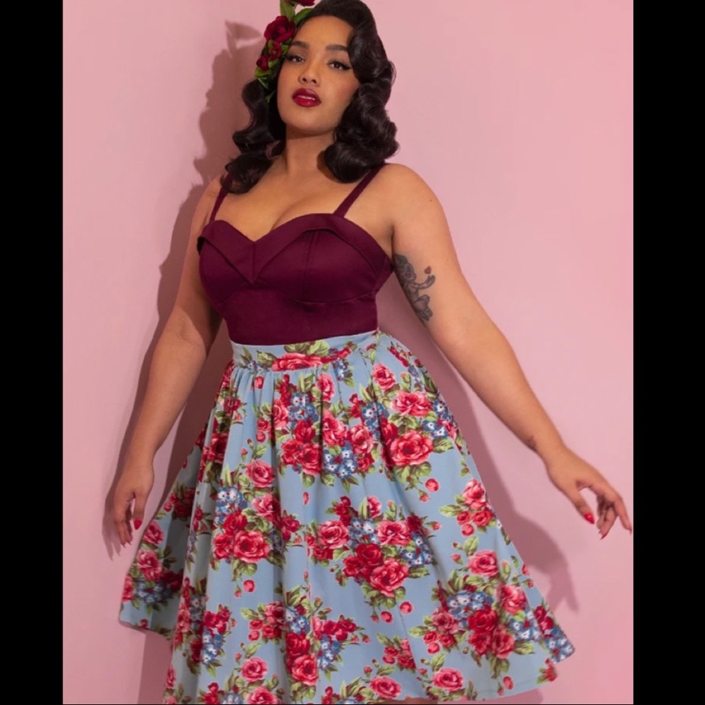 Vixen By Micheline Pitt Vacation Swing Skirt in Vintage Blue & Red Rose Print